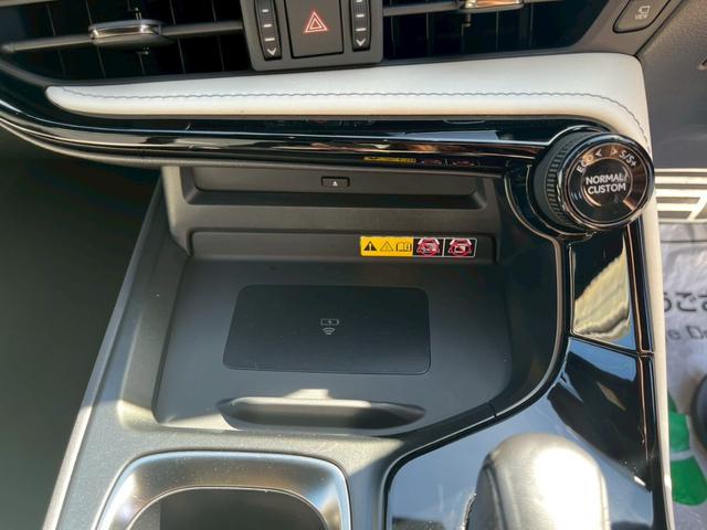 ＮＸ ＮＸ３５０ｈ　Ｆスポーツ　ホワイトレザーシート　ドライブレコーダー　全周囲カメラ　クリアランスソナー　オートクルーズコントロール　レーンアシスト　パークアシスト　衝突被害軽減システム　サンルーフ　ナビ　オートマチックハイビーム（20枚目）