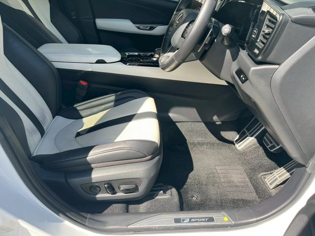 ＮＸ ＮＸ３５０ｈ　Ｆスポーツ　ホワイトレザーシート　ドライブレコーダー　全周囲カメラ　クリアランスソナー　オートクルーズコントロール　レーンアシスト　パークアシスト　衝突被害軽減システム　サンルーフ　ナビ　オートマチックハイビーム（40枚目）