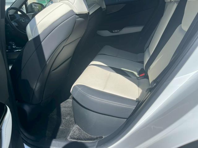 ＮＸ ＮＸ３５０ｈ　Ｆスポーツ　ホワイトレザーシート　ドライブレコーダー　全周囲カメラ　クリアランスソナー　オートクルーズコントロール　レーンアシスト　パークアシスト　衝突被害軽減システム　サンルーフ　ナビ　オートマチックハイビーム（51枚目）