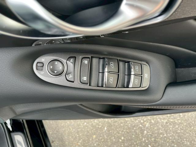 スカイライン ＧＴ　ドライブレコーダー　クリアランスソナー　オートクルーズコントロール　衝突被害軽減システム　全周囲カメラ　ナビ　ＴＶ　アルミホイール　オートライト　ＬＥＤヘッドランプ　ＡＴ　スマートキー　電動格納ミラー（13枚目）