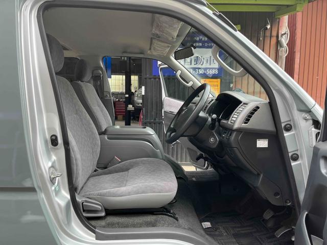 ハイエースバン ロングスーパーＧＬ　オリジナルカラー／ホワイトレタータイヤ／ディーゼル／ＥＴＣ車載器／キーレス／両側スライドドア（10枚目）