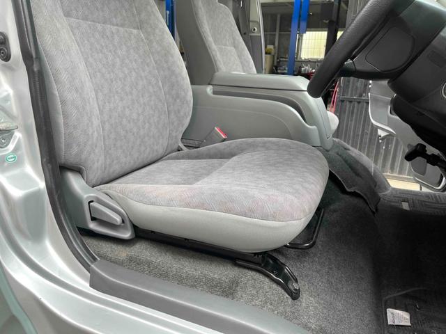 ハイエースバン ロングスーパーＧＬ　オリジナルカラー／ホワイトレタータイヤ／ディーゼル／ＥＴＣ車載器／キーレス／両側スライドドア（11枚目）