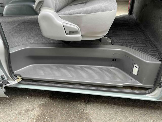 ハイエースバン ロングスーパーＧＬ　オリジナルカラー／ホワイトレタータイヤ／ディーゼル／ＥＴＣ車載器／キーレス／両側スライドドア（30枚目）