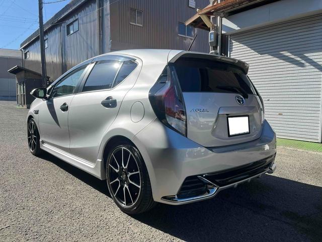 アクア Ｇ　Ｇ’ｓ　スマートキー／ＥＴＣ車載器／Ｂｌｕｅｔｏｏｔｈオーディオ／ステリングスイッチ／バックカメラ／１７インチアルミホイール／ハーフレザーシート／フロマットＧＳ’（6枚目）