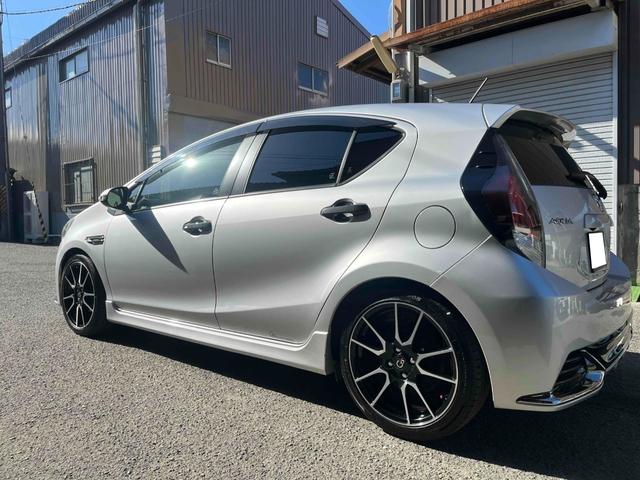 アクア Ｇ　Ｇ’ｓ　スマートキー／ＥＴＣ車載器／Ｂｌｕｅｔｏｏｔｈオーディオ／ステリングスイッチ／バックカメラ／１７インチアルミホイール／ハーフレザーシート／フロマットＧＳ’（11枚目）