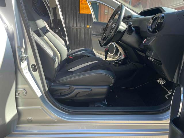 アクア Ｇ　Ｇ’ｓ　スマートキー／ＥＴＣ車載器／Ｂｌｕｅｔｏｏｔｈオーディオ／ステリングスイッチ／バックカメラ／１７インチアルミホイール／ハーフレザーシート／フロマットＧＳ’（14枚目）