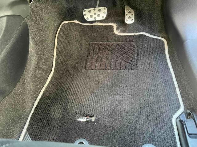 アクア Ｇ　Ｇ’ｓ　スマートキー／ＥＴＣ車載器／Ｂｌｕｅｔｏｏｔｈオーディオ／ステリングスイッチ／バックカメラ／１７インチアルミホイール／ハーフレザーシート／フロマットＧＳ’（20枚目）