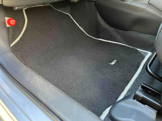 アクア Ｇ　Ｇ’ｓ　スマートキー／ＥＴＣ車載器／Ｂｌｕｅｔｏｏｔｈオーディオ／ステリングスイッチ／バックカメラ／１７インチアルミホイール／ハーフレザーシート／フロマットＧＳ’（54枚目）