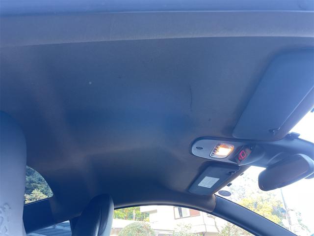 ルーフ内部も比較的綺麗です