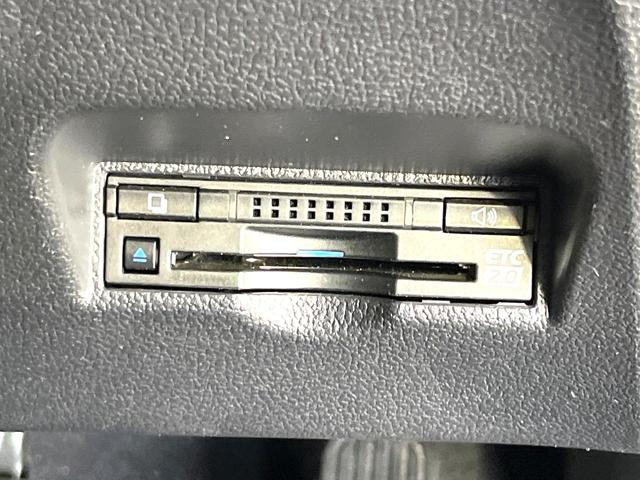 プリウスＰＨＶ Ａレザーパッケージ　メーカー純正１１インチナビ　バックカメラ　トヨタセーフティセンス　レーダークルーズ　ブラインドスポットモニター　前席シートヒーター　パワーシート　純正１５アルミ　ＬＥＤヘッド　オートハイビーム　禁煙車（26枚目）