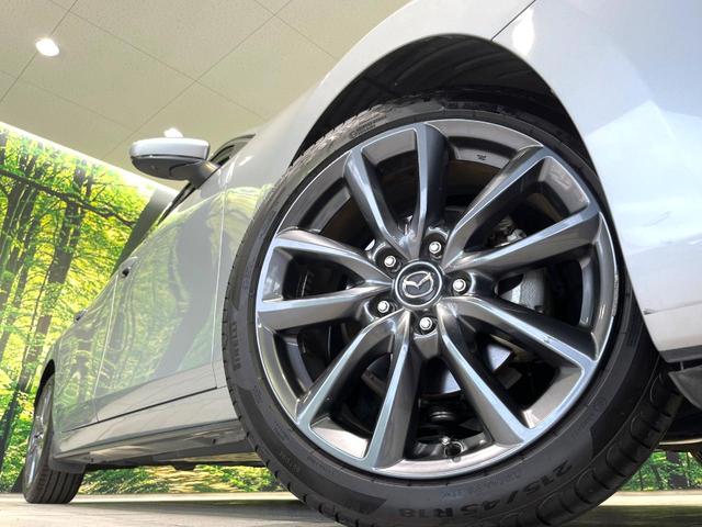 ＭＡＺＤＡ３ファストバック １５Ｓツーリング　ＳＤナビ　全周囲カメラ　衝突被害軽減システム　レーダークルーズ　禁煙車　コーナーセンサー　スマートキー　ＬＥＤヘッド　ＥＴＣ　オートハイビーム　オートライト　オートエアコン　純正１８インチアルミ（13枚目）