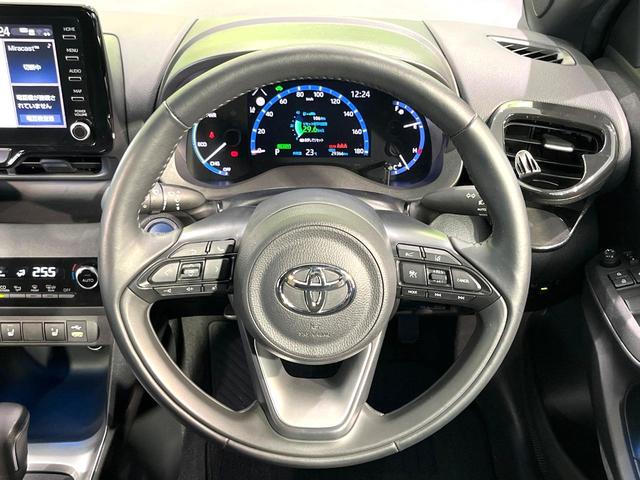 ヤリスクロス ハイブリッドＺ　純正８型ディスプレイオーディオ　全周囲カメラ　前席シートヒーター　パワーシート　ドラレコ　ハーフレザーシート　禁煙　ＬＥＤヘッドライト　革巻ステアリング　ＵＳＢソケット　オートブレーキホールド（11枚目）