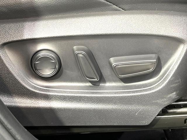 カローラクロス ハイブリッド　Ｚ　純正９型ナビ　全周囲カメラ　前席シートヒーター　パワーバックドア　レーダークルーズコントロール　パワーシート　ＬＥＤヘッドライト　禁煙　ブラインドスポットモニター　ドラレコ　ＥＴＣ　ＵＳＢ（8枚目）