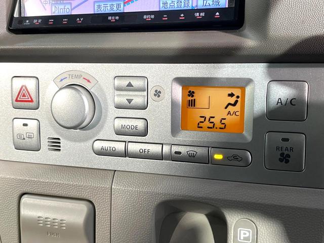 【オートエアコン】一度お好みの温度に設定すれば、車内の温度を検知し風量や温度を自動で調整。暑い…寒い…と何度もスイッチ操作をする必要はありません。快適な車内空間には必須の機能ですね♪
