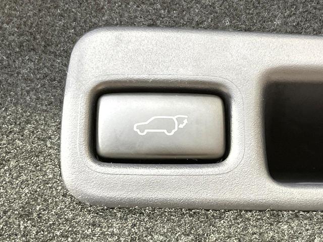 ハリアー プレミアム 純正9インチナビ バックカメラ セーフティセンス レーダークルーズ Bluetooth ドラレコ ETC パワーバックドア ブレーキホールド 純正18インチアルミ オートデュアルエアコン スマートキー(7枚目)