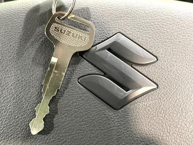 キャリイトラック KCエアコン・パワステ農繁仕様 4WD セーフティサポート エアコン パワステ デフロック プロテクター付3方開荷台 リアゲートチェーン バックブザー スピーカー一体型AM/FMラジオ 手動ウインドウ(22枚目)