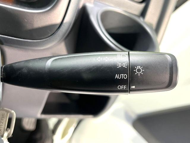 キャリイトラック KCエアコン・パワステ農繁仕様 4WD セーフティサポート エアコン パワステ デフロック プロテクター付3方開荷台 リアゲートチェーン バックブザー スピーカー一体型AM/FMラジオ 手動ウインドウ(26枚目)