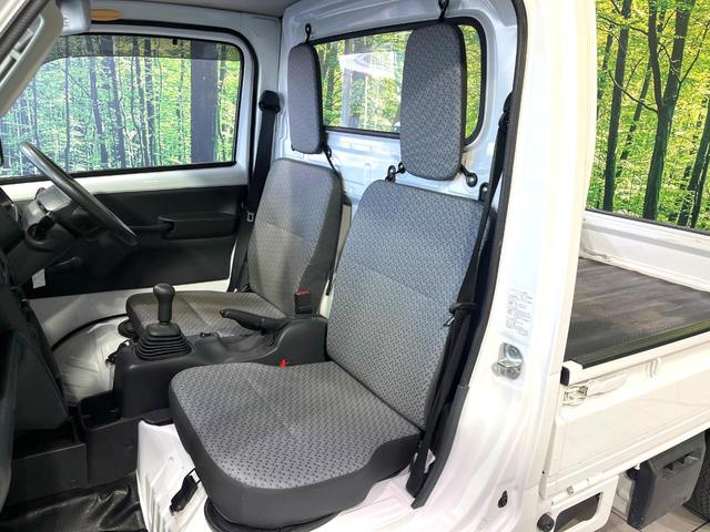 キャリイトラック KCエアコン・パワステ農繁仕様 4WD セーフティサポート エアコン パワステ デフロック プロテクター付3方開荷台 リアゲートチェーン バックブザー スピーカー一体型AM/FMラジオ 手動ウインドウ(31枚目)