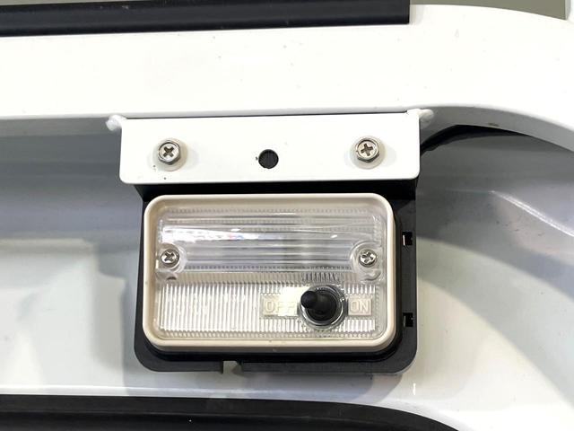 キャリイトラック KCエアコン・パワステ農繁仕様 4WD セーフティサポート エアコン パワステ デフロック プロテクター付3方開荷台 リアゲートチェーン バックブザー スピーカー一体型AM/FMラジオ 手動ウインドウ(39枚目)