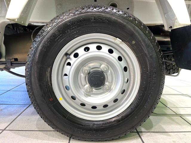 キャリイトラック KCエアコン・パワステ農繁仕様 4WD セーフティサポート エアコン パワステ デフロック プロテクター付3方開荷台 リアゲートチェーン バックブザー スピーカー一体型AM/FMラジオ 手動ウインドウ(42枚目)