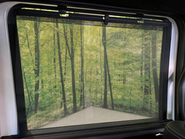 N-BOXカスタム Lターボ 純正8型ナビ バックカメラ 両側電動スライドドア 前席シートヒーター ドラレコ ハーフレザーシート 禁煙 革巻ステアリング クリアランスソナー ロールサンシェード ドラレコ2ch パドルシフト(45枚目)