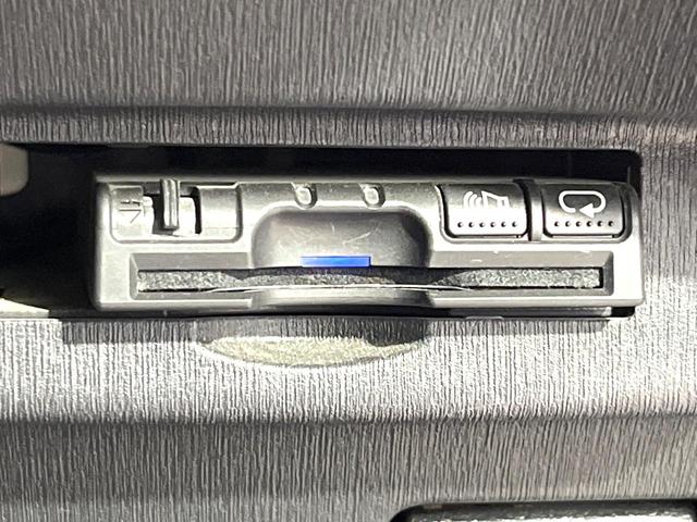 プリウス S 純正ナビ バックカメラ ドラレコ ETC 禁煙車 スマートキー HIDヘッド ETC オートライト オートエアコン ステアリングスイッチ CD DVD再生 フルセグ ドアバイザー(6枚目)