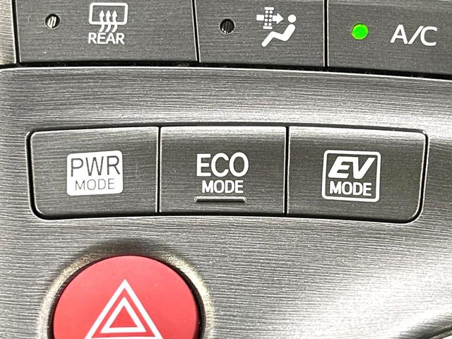 プリウス S 純正ナビ バックカメラ ドラレコ ETC 禁煙車 スマートキー HIDヘッド ETC オートライト オートエアコン ステアリングスイッチ CD DVD再生 フルセグ ドアバイザー(8枚目)