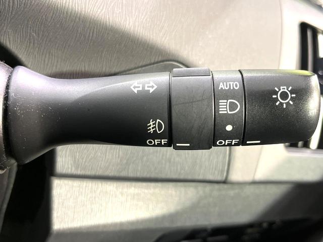 プリウス S 純正ナビ バックカメラ ドラレコ ETC 禁煙車 スマートキー HIDヘッド ETC オートライト オートエアコン ステアリングスイッチ CD DVD再生 フルセグ ドアバイザー(31枚目)