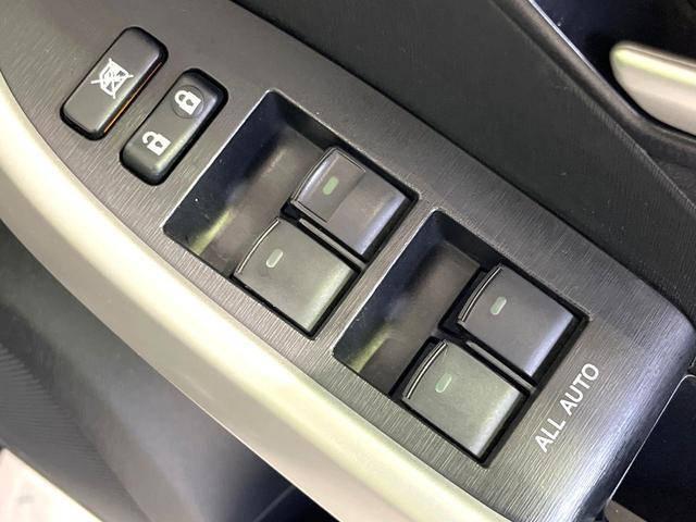 プリウス S 純正ナビ バックカメラ ドラレコ ETC 禁煙車 スマートキー HIDヘッド ETC オートライト オートエアコン ステアリングスイッチ CD DVD再生 フルセグ ドアバイザー(33枚目)