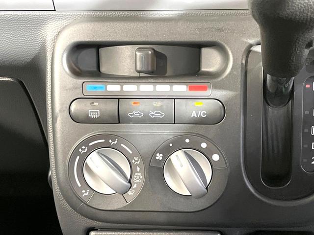 アルトラパン G スマートキー ETC アームレスト 純正オーディオ エアコン ベンチシート 禁煙 純正ステアリング 14インチAW パワーウインドウ イモビライザー プライバシーガラス シルバーインサイドドアハンドル(7枚目)