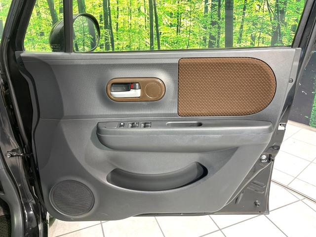 アルトラパン G スマートキー ETC アームレスト 純正オーディオ エアコン ベンチシート 禁煙 純正ステアリング 14インチAW パワーウインドウ イモビライザー プライバシーガラス シルバーインサイドドアハンドル(28枚目)