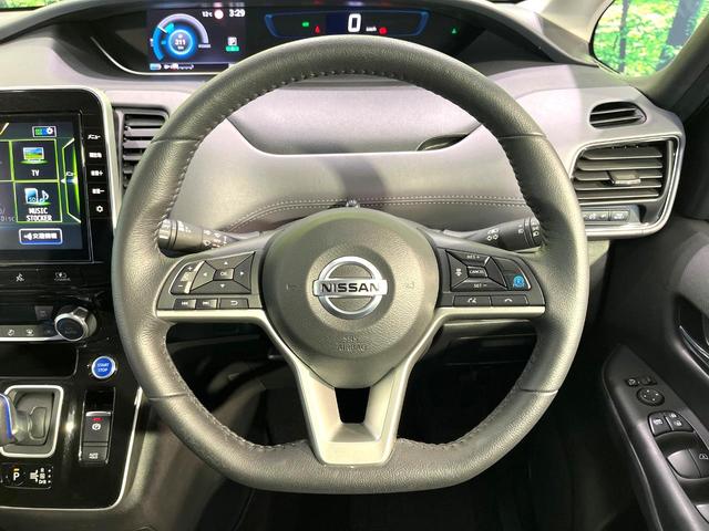 セレナ ｅ－パワー　ハイウェイスターＶ　純正１０型ナビ　フリップダウンモニター　全周囲カメラ　ハンズフリー機能付パワースライドドア　プロパイロット　デジタルインナーミラー　禁煙　ＬＥＤヘッドライト　ドラレコ　リアオートエアコン　ステリモ（12枚目）