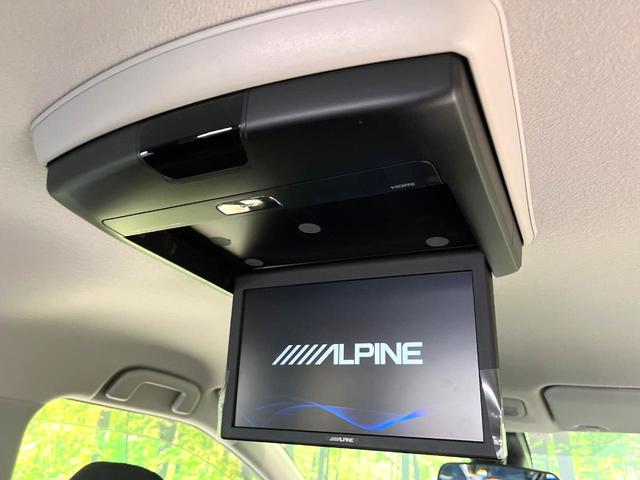 【フリップダウンモニター】大画面モニターで後席でもエンタメをお楽しみいただけます。小さなお子様にも大人気の装備です♪