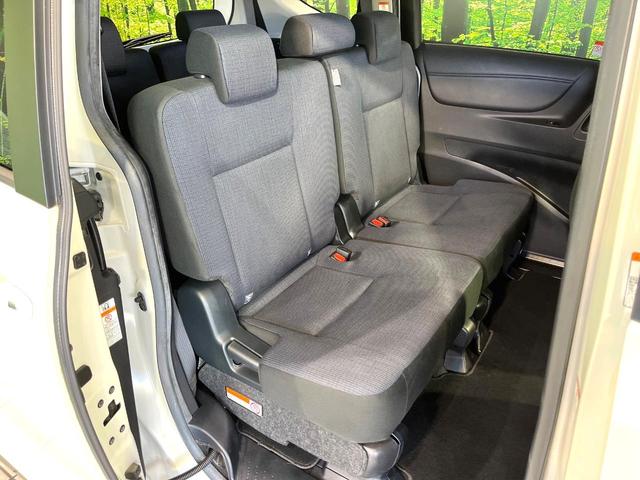 後部座席も気になるようなキズ・汚れやへたり等、大きなダメージはなく、良好な状態です。