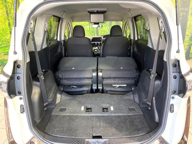 後席を格納すると、これだけの広さが！シーンに合わせたシートアレンジで、大きな荷物も積むことが出来ます♪