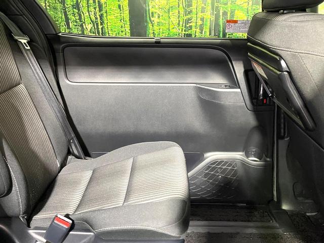 ヴォクシー ＺＳ　煌ＩＩ　純正１０型ナビ　バックカメラ　両側電動スライドドア　セーフティセンス　クルーズコントロール　禁煙　オートハイビーム　ＬＥＤヘッドライト　ドラレコ　ＥＴＣ　ＵＳＢソケット　リアオートエアコン（51枚目）