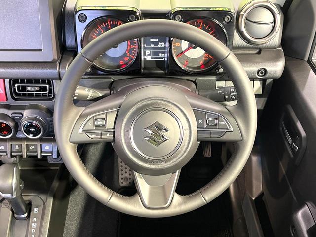 ジムニー ＸＣ　届出済未使用車　セーフティサポート　クルーズコントロール　リアコーナーセンサー　前席シートヒーター　スマートキー　オートエアコン　禁煙　革巻ステアリング　ＬＥＤヘッドライト　トラクションコントロール（12枚目）