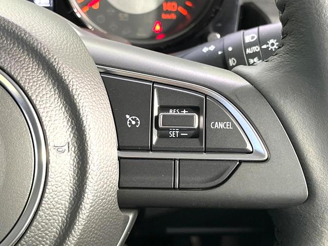 ジムニー ＸＣ　届出済未使用車　スズキセーフティサポート　クルコン　シートヒーター　クリアランスソナー　オートマチックハイビーム　オートエアコン　ＬＥＤヘッドライト　純正１６インチＡＷ　スマートキー　革巻ステアリング（4枚目）