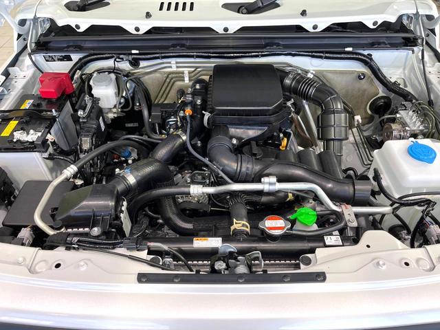 ジムニー ＸＣ　届出済未使用車　スズキセーフティサポート　クルコン　シートヒーター　クリアランスソナー　オートマチックハイビーム　オートエアコン　ＬＥＤヘッドライト　純正１６インチＡＷ　スマートキー　革巻ステアリング（18枚目）
