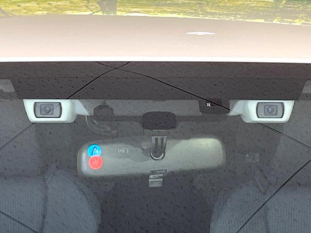 【アイサイトＶｅｒ２】前方の車両等を検知し、衝突しそうな時は警報で注意を促し、ブレーキを踏む力をサポート。ブレーキを踏めなかった場合は衝突被害軽減ブレーキが作動、衝突回避をサポートします。