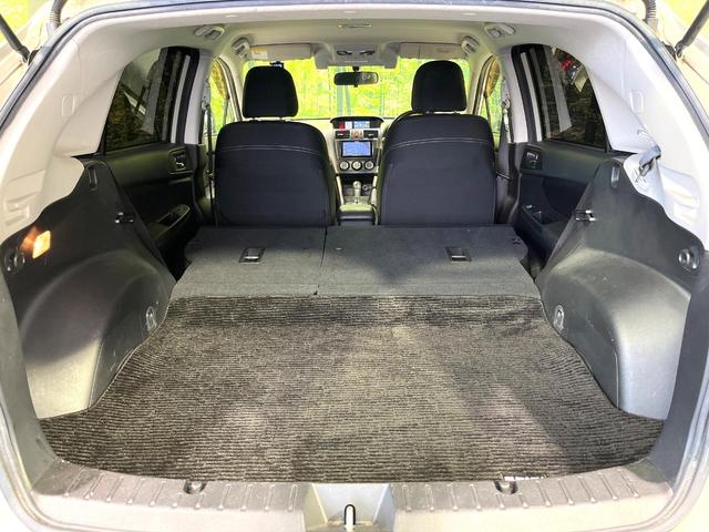 ラゲッジルームは、大容量のスペースを確保。普段のお買い物からレジャーまで、幅広く活躍してくれます！また、リアシートを倒すことでバリエーション豊かにお使いいただけます。
