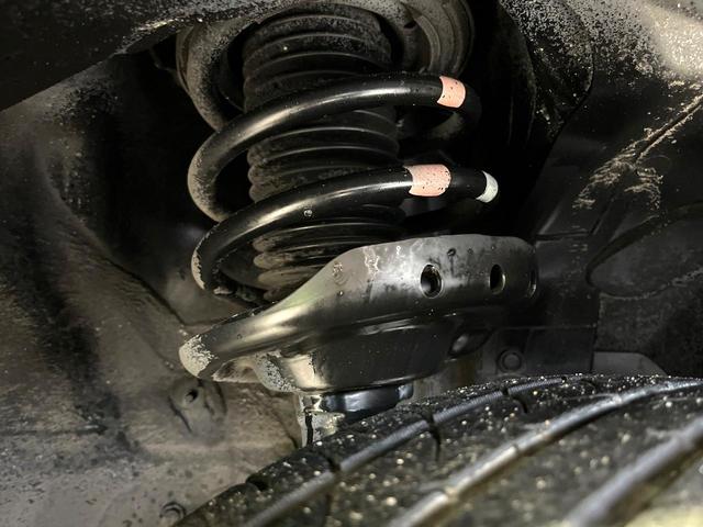 お車を安心してお乗りいただく為には、足回りの定期点検が欠かせません。サービスサポート（有償保証）では無料点検もご提供しており、安心のカーライフをお過ごしいただけるサポート体制が整っています。