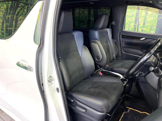 運転席まわりには十分なスペースがあり、大柄な方でもゆったり運転していただける環境です。