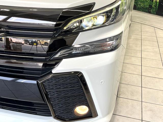 【ＬＥＤヘッドライト】悪天候や夜間走行時も良好な視界を確保し安心して運転できる高輝度ＬＥＤヘッドライトを装備！点灯速度が早く、消費電力も抑えられています。