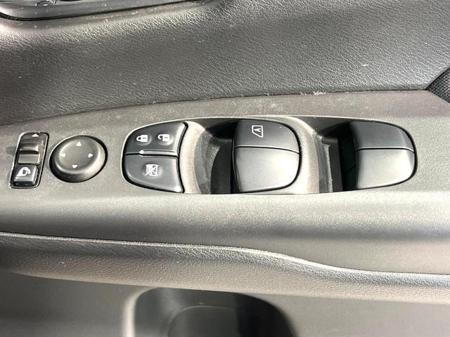 セレナ ハイウェイスター　ＶセレクションＩＩ　純正９型ナビ　フリップダウンモニター　全周囲カメラ　ハンズフリー機能付パワースライドドア　プロパイロット　禁煙　ＬＥＤヘッドライト　デジタルインナーミラー　リアオートエアコン　Ｂｌｕｅｔｏｏｔｈ（40枚目）