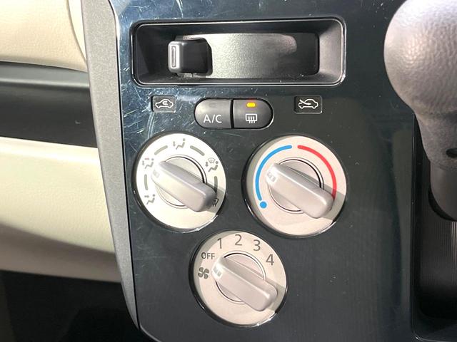 デイズ Ｊ　純正ナビ　エアコン　キーレス　アームレスト　電動格納ミラー　ファインビジョンメーター　禁煙　ＡＢＳ　アイボリースエード調クロスシート　ベンチシート　ワンセグＴＶ　パワーウインドウ（4枚目）