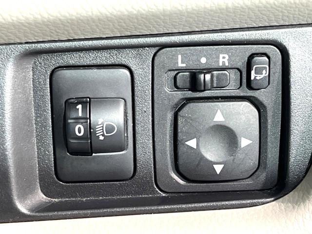 デイズ Ｊ　純正ナビ　エアコン　キーレス　アームレスト　電動格納ミラー　ファインビジョンメーター　禁煙　ＡＢＳ　アイボリースエード調クロスシート　ベンチシート　ワンセグＴＶ　パワーウインドウ（7枚目）