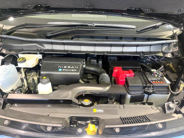 セレナ e-パワー ハイウェイスターV 純正12.3型ナビ 全周囲カメラ ハンズフリー機能付パワースライドドア シートヒーター 禁煙 ハーフレザーシート LEDヘッドライト デジタルインナーミラー リアオートエアコン シートヒーター(18枚目)