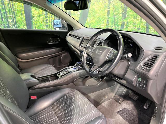 ヴェゼル ハイブリッドＺ・ホンダセンシング　ＳＤナビ　バックカメラ　ホンダセンシング　アダプティブクルーズ　Ｂｌｕｅｔｏｏｔｈ　シートヒーター　ＥＴＣ　ドラレコ　電子パーキング　オートデュアルエアコン　スマートキー　チップアップシート（9枚目）