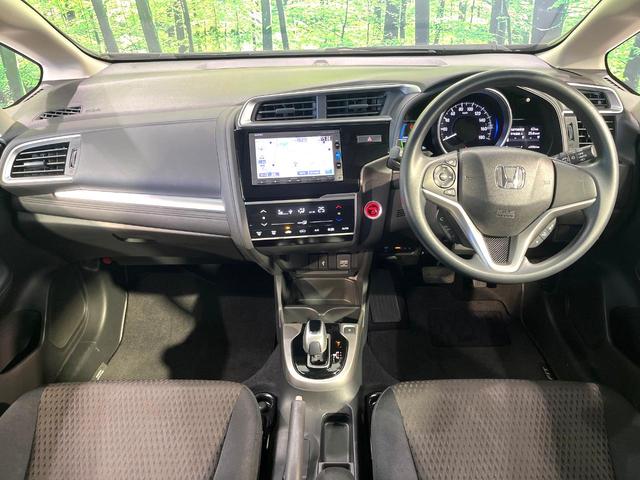 フィットハイブリッド Ｆ　純正ナビ　バックカメラ　スマートキー　ＥＴＣ　ドラレコ　禁煙　ステアリングスイッチ　ＬＥＤヘッドライト　Ｂｌｕｅｔｏｏｔｈ　ＵＳＢソケット　オートエアコン　電動格納ミラー　フォグライト（2枚目）